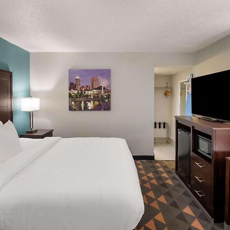 Готель Clarion Pointe Indianapolis Northeast Каслтон Екстер'єр фото